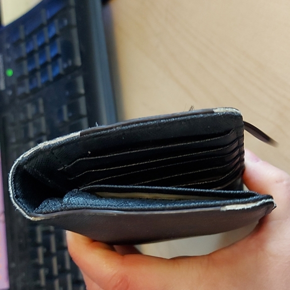 Kate Spade black leather wallet with credit card holders - Picture 7 of 8